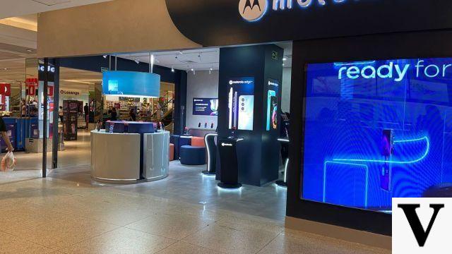 Hello Salvador! Motorola opens its 1st official store in the Northeast