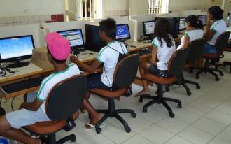 Le gouvernement fédéral annonce un programme pour apporter un Internet plus rapide aux écoles