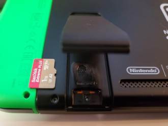 Nintendo Switch fond après que l'utilisateur utilise une carte micro SD de 1 To