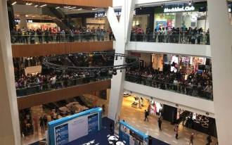 Store offers iPhones for R$ 170 and generates chaos in mall