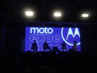 Motorola Experience promeut un panel sur la technologie et l'inclusion sociale, avec un teaser des futurs produits à la fin.