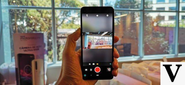 REVUE : Motorola One Action innove avec une caméra d'action de style GoPro