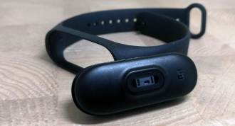 What is the difference between Xiaomi Mi Band 3 and Xiaomi Amazfit Bip?