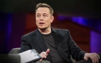 Elon Musk Says No One Is Approving His Tweets After SEC Deal