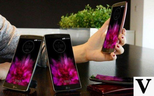MWC: LG launches the LG G Flex 2 smartphone