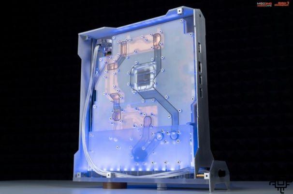 La PS5 est personnalisée par casemoder et gagne un refroidissement liquide