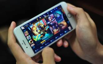 Young man goes blind after spending several hours playing games on his smartphone